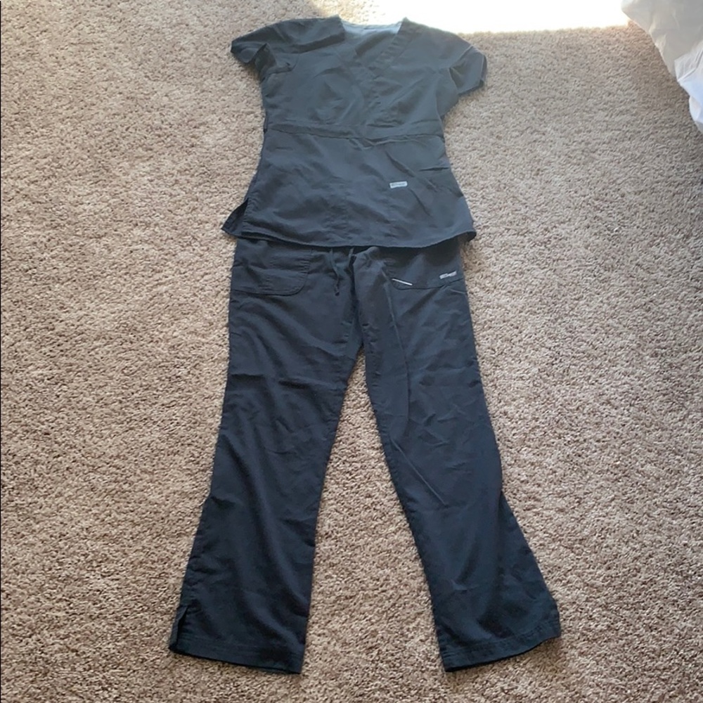Women’s greys anatomy scrubs small